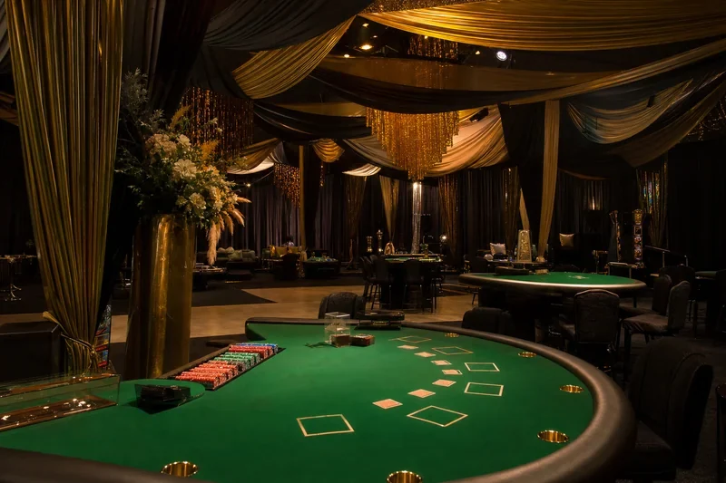 James Bond Gala — elegancka sala kasynowa