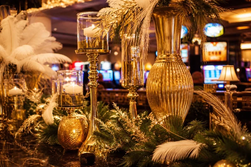 Gatsby — złote dekoracje