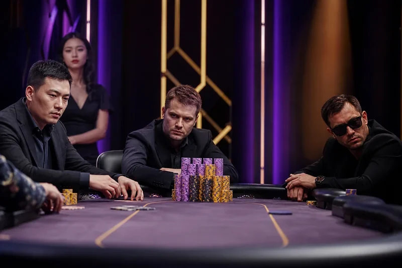 Finałowy stół turnieju pokerowego
